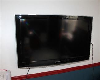 Samsung 32" LCD TV