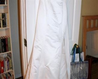 Watters & Watters wedding dress - size 6