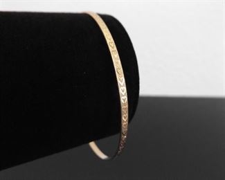 14k Yellow Gold Etched Heart Bangle Bracelet
