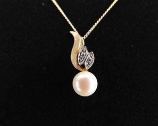 14k Yellow Gold Pearl Leaf Pendant Necklace
