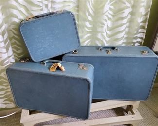 $100 - Vintage Osh Kosh Luggage Set