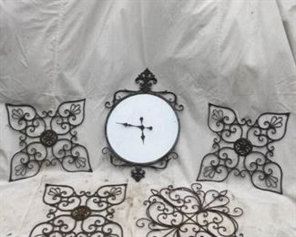 4 Black Elegant Hanging Garden Decor and Clock https://ctbids.com/#!/description/share/362827