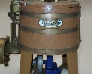 Vintage ERTL Maytag Co Multi Motor Washer Display
