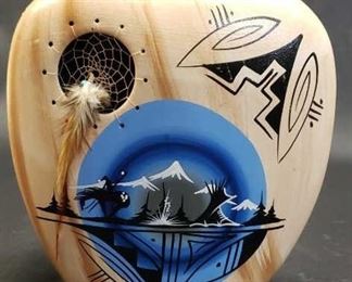 Beautiful hand painted Blackhorse hawajo vase
