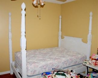 #4 - Full Poster Bed