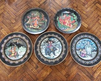 1507: 5 Decorative Plates with Stands
Includes plates by Zar Saltan, Zar Bär, Morozko, and More
