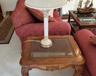 1553: 2 Barker Bros. End Tables, 2 Lamps and 1 Glass Bowl
Tables measure approx 23"x28" Lamps measure approx 17"x29"