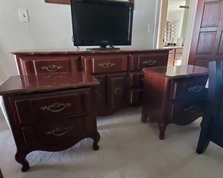 Dresser and 2 Night Stands with Brass Handles
60" tall 25" long. 16" deep. Dresser 62 " long 18" deep 31" tall