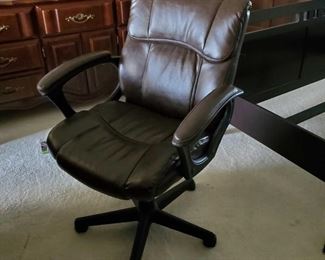 Brown Office Chair in Great Condition
Brown office chair
