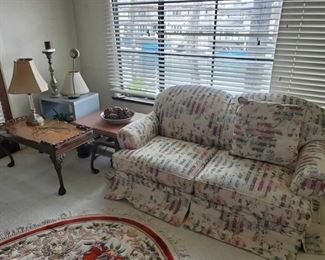 Love Seat, 2 End Tables, Coffee Table and 3 Lamps
Classic House Signature Collection Love Seat Measures approx 64"x36"x30" Tables measure approx from 20"x16"x22" to 32"x16"x18" Lamps measure approx from 21" to 24"