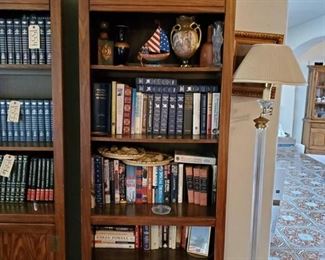 Bookcase with 5 Shelves
Measures approx 30"x16"x76 Everything onshelves are included. Contains decanters, books, cases, fake plant
