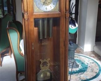 Ridgeway Grandfather Clock with Key
Registered Serial Number: 85011907 Measures approx 23" x 12" x 80"