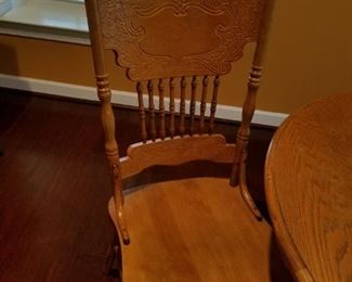 oak dining table w/ 4 matching chairs.  Table w/ chairs: $100.00