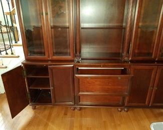 Den- hutch/china cabinet. base/top separate, each is 3 pieces. Overall: 84" x 81" x 18".       $185.00