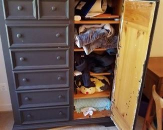 Cabinet: 65.00
black cabinet/dresser, w/ 6 drawers & 1 door with matching night table
