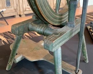 Antique spinning wheel	38x18x21in	HxWxD	SC119