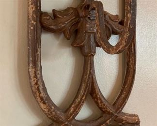 1pc Rustic Wrought Iron Candle Holder	31x8x8in	HxWxD	SC121