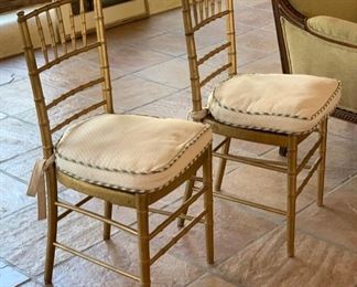 2pc Vintage Carved Chairs Gold	25x17x16in   seat height: 17in	HxWxD	SC150
