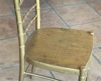 2pc Vintage Carved Chairs Gold	25x17x16in   seat height: 17in	HxWxD	SC150