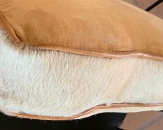 Heavy Wrought Iron Chair w/ Leather/Hide Pillows	37x22x20in	HxWxD	SC153