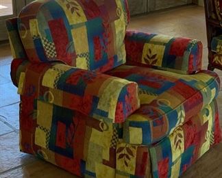 Sherrill Furniture Oversized Chair Red/Yellow Pattern	35x40x38in	HxWxD	SC154