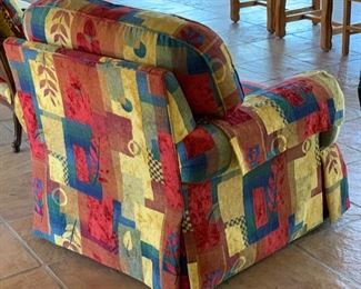 Sherrill Furniture Oversized Chair Red/Yellow Pattern	35x40x38in	HxWxD	SC154