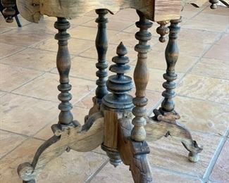 Rustic/Distressed Console Table	33x40x33in	HxWxD	SC159
