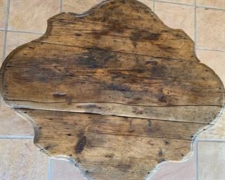 Rustic/Distressed Console Table	33x40x33in	HxWxD	SC159