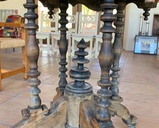 Rustic/Distressed Console Table	33x40x33in	HxWxD	SC159