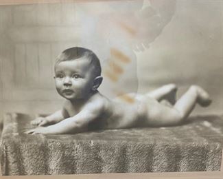 Antique Framed Baby Photo	21x24in		SC185