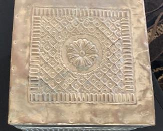 Hammered Tin Lidded Box	7x8.25x8.25in	HxWxD	SC224