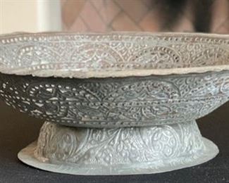 Reticulated metal Centerpiece Dish/Bowl	4.25x15.5in Diameter		SC252