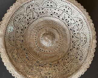 Reticulated metal Centerpiece Dish/Bowl	4.25x15.5in Diameter		SC252