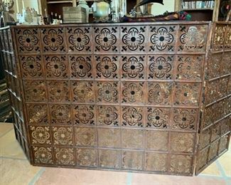 Rustic Reticulated Metal Fireplace Screen	25x55in open		SC254