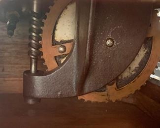 Columbia Grafonola Gramophone AS-IS	29x16x22	HxWxD	SC259