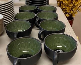 16pc set of 8 Jars-France Samoa Vert Cups & Saucers Teacups	2.25in H x 3.75in Diameter		SC279