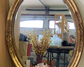 Lg Gilt Frame Oval Mirror	29x38x3in	HxWxD	SC286