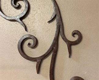 Rustic Wrought Iron Wall Mounted Rack	25x31x8in	HxWxD	SC287