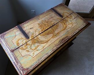 Old world painted chest	31x43.5x22	HxWxD	DL4232