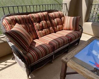 Wooden wicker outdoor couch	39x79x28	HxWxD	DL4246