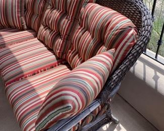 Wooden wicker outdoor couch	39x79x28	HxWxD	DL4246