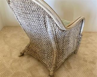 Wicker Chair	38.5x30.5x28	HxWxD	DL4255