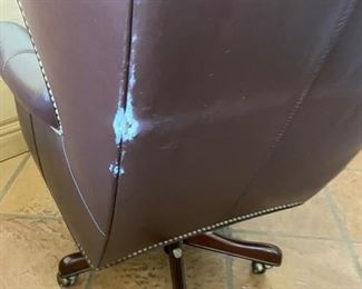 Large leather executive chair as/is	47.5x30.5x29	HxWxD	DL4263