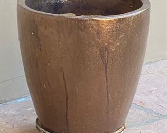 Brown metallic outdoor planter	21.5x19 diameter		DL4259