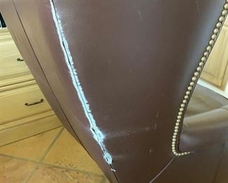 Large leather executive chair as/is	47.5x30.5x29	HxWxD	DL4263