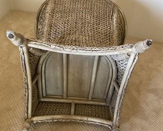 Wicker Chair	38.5x30.5x28	HxWxD	DL4255