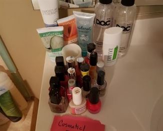 Cosmetic/Toiletry lot $22