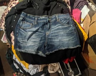 clothes $5 each, shoes $10 pair (mostly womens 10 and 11 unless noted other wise!) Lots of forever 21 m-l clothes.