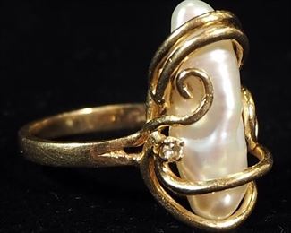 14K Gold Plated Ring, With Iridescent White And Clear Stones, Size 7, 5.4g Including Stones
