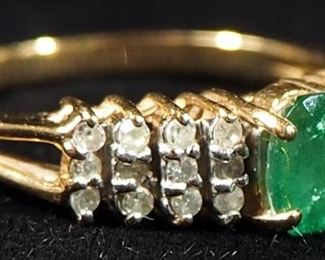 14k Gold Ring With Green And Clear Stones, Size 7, 2.65g Including Stones